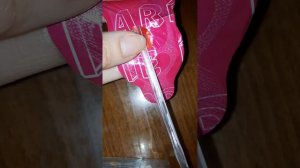 Как надуть и вставить трубочку в фольгированный шарик чтобы надуть его#youtubeshorts #video #youtub