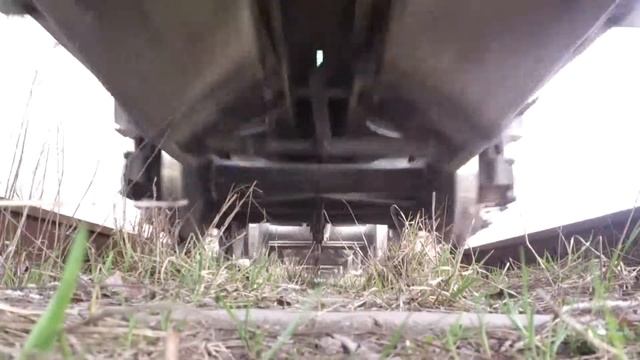 Камера лежит под поездом в Мытищах (camera under train) смотреть онлайн