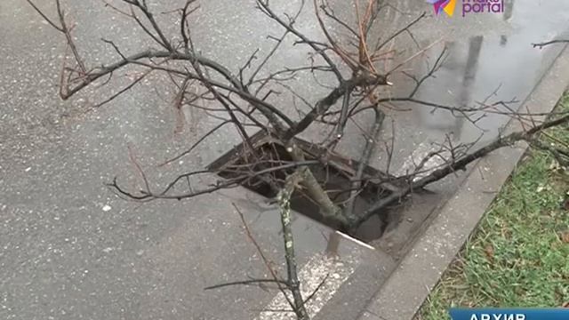 Осторожно, открытый колодец: сочинцы рискуют покалечится смотреть онлайн