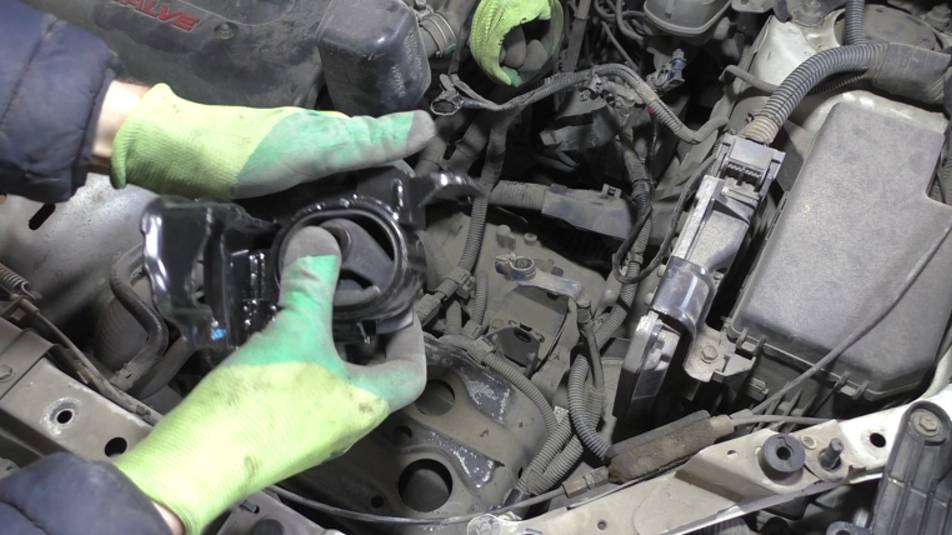 Замена подушек двигателя 2AZ на Toyota RAV4 2,4 Тойота Рав 4 2010  2часть