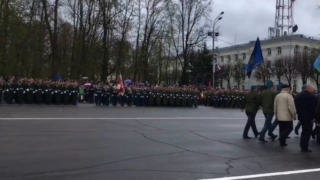 Колонна ветеранов на параде в Смоленске смотреть онлайн