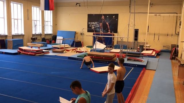 Комбинация на вольных упражнениях #подпишись #гимнастика #спорт #вольные #сальто #винт #двойное смотреть онлайн