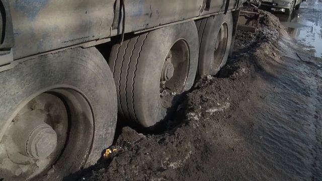 БОЛЬШЕГРУЗЫ УБЕРУТ С УЛИЦ РЕУТОВА 25.02.15 смотреть онлайн