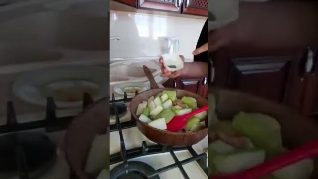 Быстро и вкусно кабачки с куриной грудкой: