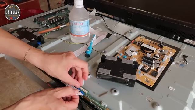Mẹo Sửa Tivi Bị SỌC MÀN HÌNH Sọc Ngang Và Sọc Dọc Tại Nhà смотреть онлайн