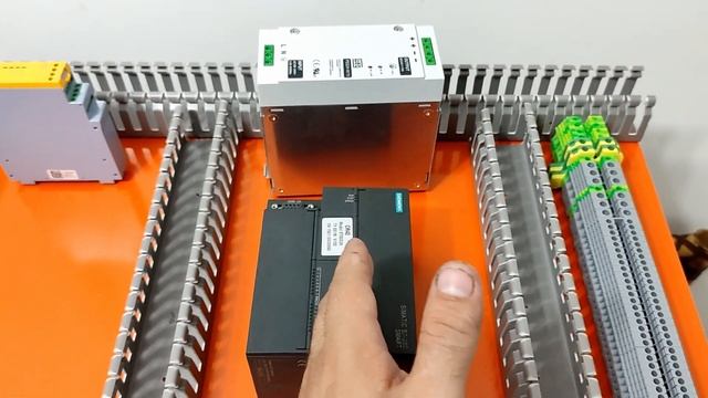 Como montar um painel elétrico eficiente para uma máquina flexográfica (Parte 2) Comandos Elétricos смотреть онлайн