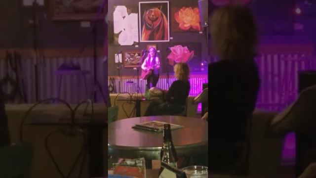 Mom singing at the Brewhouse Gallery смотреть онлайн