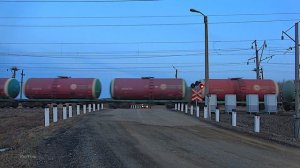 Railway. Electric locomotive & freight train. Khalkidon/ Ж/д переезд. Электровоз с грузовым поездом