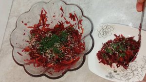 ПОЛЕЗНЫЙ САЛАТ. Понадобится свекла, яблоко и морковь.