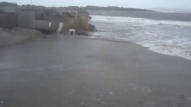 Calasetta Mareggiata Spiaggia la Salina 31 dicembre 2009 Video 2 смотреть онлайн