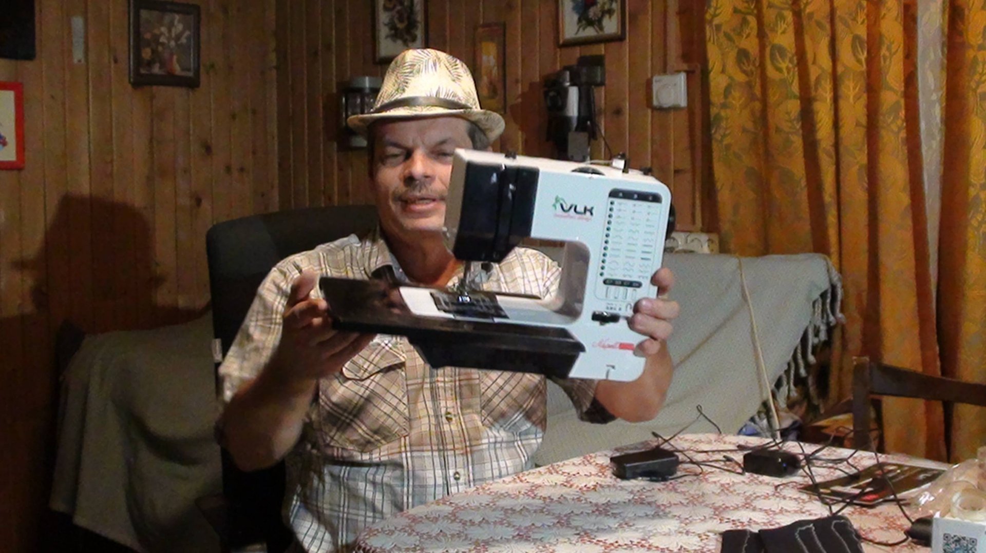 Обзор швейной машинки "Napoli 2750"// Первый запуск в работу// Пробую шить. смотреть онлайн