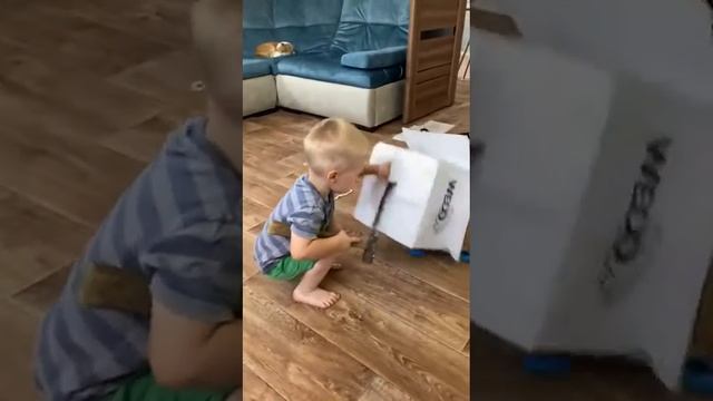 КРЕПКИЙ ХОЗЯИН ДВУХ ЛЕТ ОТ РОДУ ВНОВЬ ПРОЯВЛЯЕТ СЕБЯ. МОЛОТОК И ОТВЕРТКА В ДЕЛО! VID 20210716 WA000 смотреть онлайн