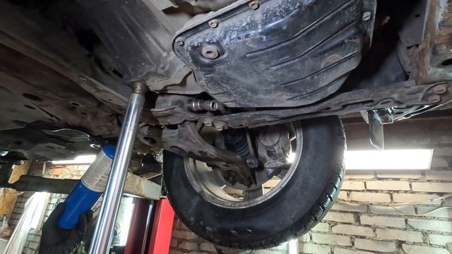 RAV4 2.0 2010г.в. (1AZ-FE) ~330т.км. Замена передних рычагов и переднего стабилизатора. 4K смотреть онлайн