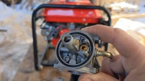 Бензогенератор. С карбюратора течет бензин - устранение причины