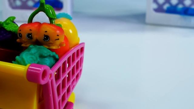 Видео для девочек. Шопкинсы и Маша Капуки собирают магазин. смотреть онлайн