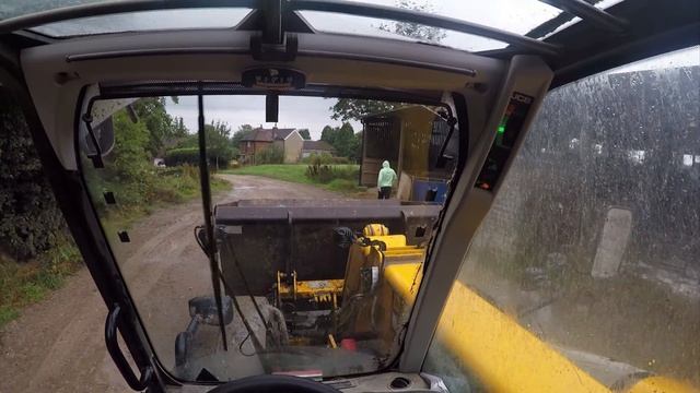Doing the Rubbish in the JCB (GoPro) смотреть онлайн