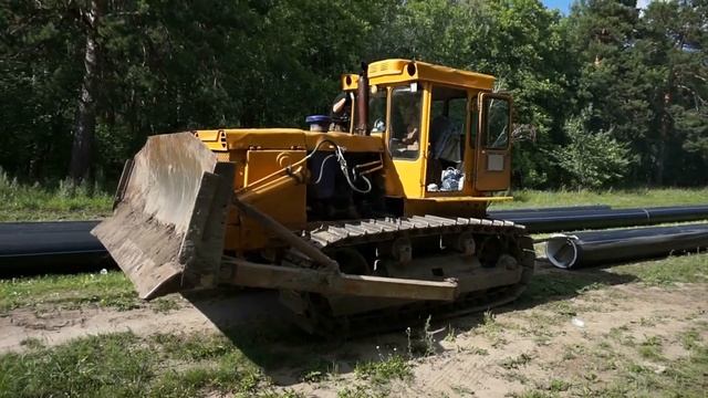 Бульдозер ЧТЗ Т-130. Звук двигателя Д-130.  An old Soviet tractor T-130.
