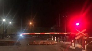 Жд переезд.Длинный грузовой поезд.Угадайте сколько там вагонов🤓?