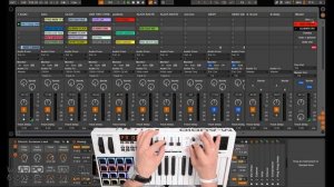 M-AUDIO CODE 25, CODE 49, CODE 61 - лучшие миди-клавиатуры, серия пришла на смену AXIOM