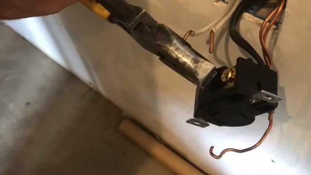 “installing” an L6-30 TWIST LOCK 250v 30 amp outlet смотреть онлайн