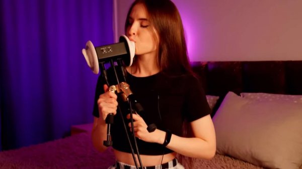 ASMR EAR AGGRESSIVE LICKING