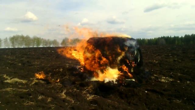 КАК РАЗГОРЕЛСЯ РУЛОН СОЛОМЫ ))) смотреть онлайн