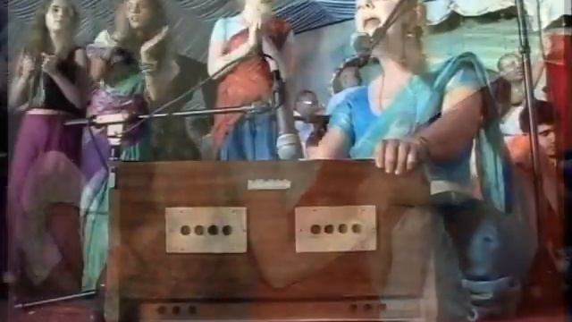 Janmashtami 2012 Abhishek - Hare Krishna Kirtan - Jahnavi & Tulasi Harrison -