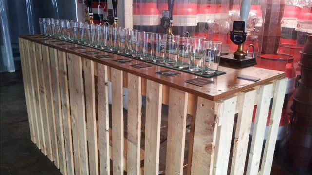 bar made out of pallets смотреть онлайн