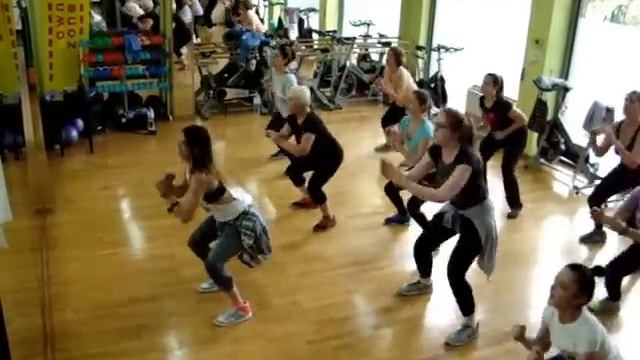 Soy Yo by Bomba Estereo- Zumba® with Irini смотреть онлайн