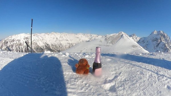 На горнолыжной трассе ДОМБАЯ