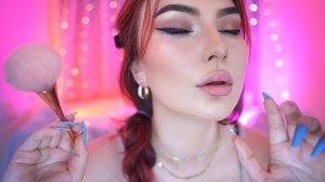 Звуки языка крупным планом, нежные поцелуи и визуальные эффекты, вызывающие покалывание