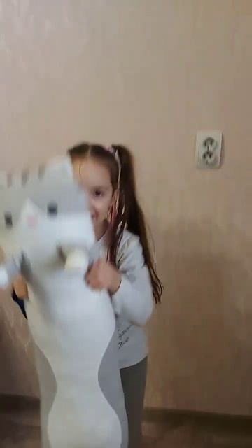 Любимый кот-батон #милана #милашка #котбатон #котики #игрушка #детилюбят