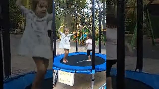 Габи на батут смотреть онлайн