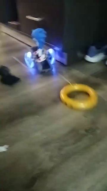 Sonic riding a skateboard смотреть онлайн
