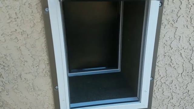 PetSafe Dog Door installed through brick смотреть онлайн