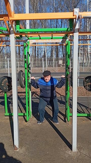Покачался под открытым небом. Жим лёжа 50 кг. на раз! Присел 2×30 кг. Отведайте силушки богатырской! смотреть онлайн