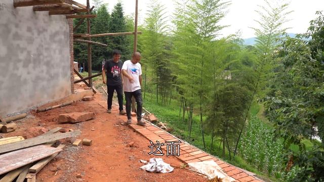【农村四哥】农村四哥借鉴栏杆做法，还介绍后院鱼池，徐三娃见了连连出好建议 смотреть онлайн