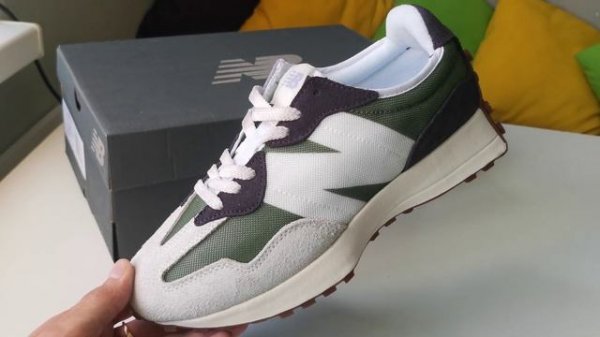 New Balance 327