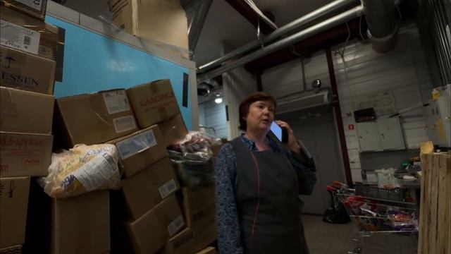 ДИКИЙ ДИРЕКТОР КРИЧИТ И ВЫГОНЯЕТ ИЗ МАГАЗИНА / ГРАМОТНЫЕ ОХРАННИКИ ПОСТАВИЛИ НА МЕСТО СОТРУДНИЦУ смотреть онлайн