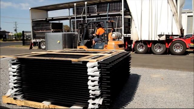 Bluedog Fences Australia Loading Fencing Materials смотреть онлайн