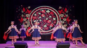 "Выходили красны девицы"