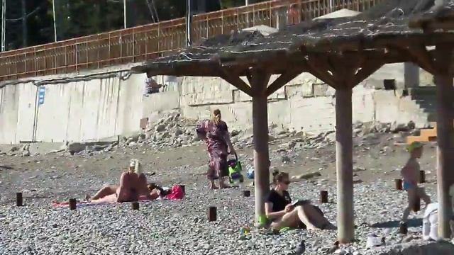 Лазаревский пляж Май Кормление голубей смотреть онлайн