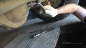 Замена масла в переднем и заднем мостах Нива Шевроле