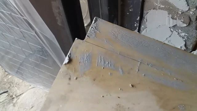 Установка двери в пеноблок часть 3.Штукатурка откосов. смотреть онлайн