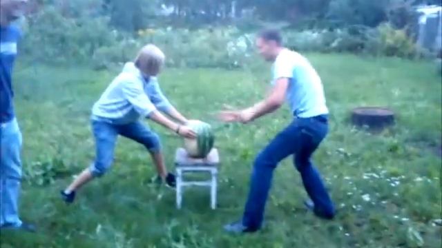 как рубят арбузы в Латвии смотреть онлайн