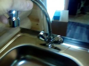 Как установить смеситель на мойку.