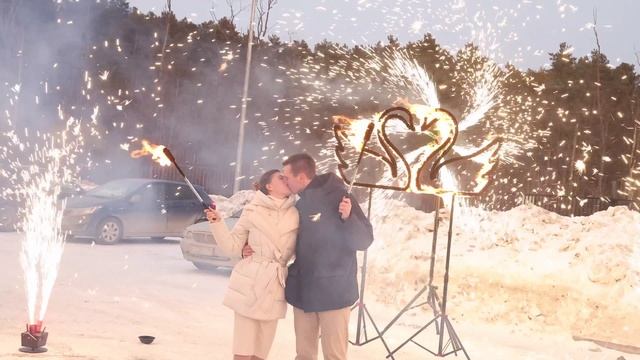 Огненные символы с наземными фейерверками смотреть онлайн