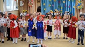 "Маму поздравляют малыши" Детская песенка