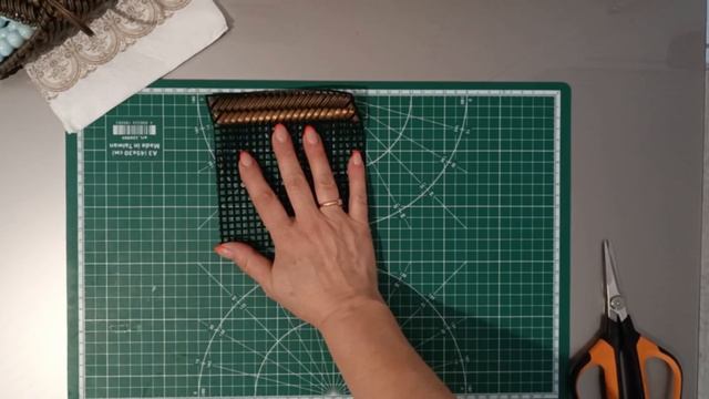 Мастер класс по вышивке сервировочной салфетки на пластиковой канве лентой из ротанга смотреть онлайн