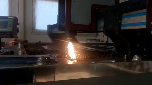 резка лазером 3мм неровный метал смотреть онлайн